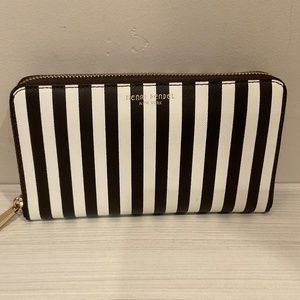 Classic Henri Bendel Wallet